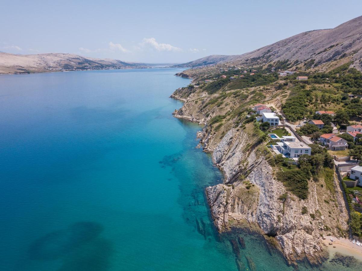 A White Cliffside Studio Pag Town Exterior foto